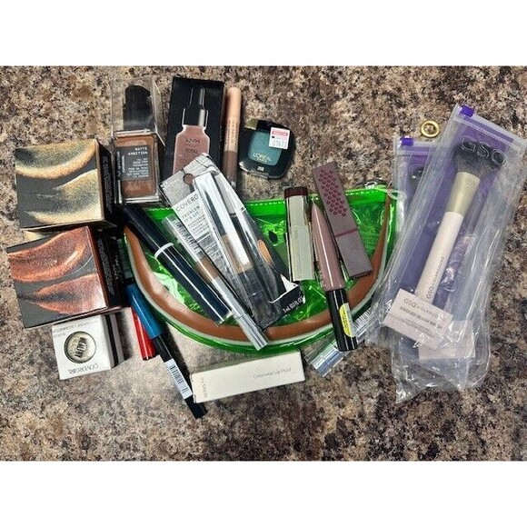 Lot of 22 Make Up Pieces NYX GSQ Covergirl Burts Bees Foundation Eye Shadow #12 - Picture 1 of 4